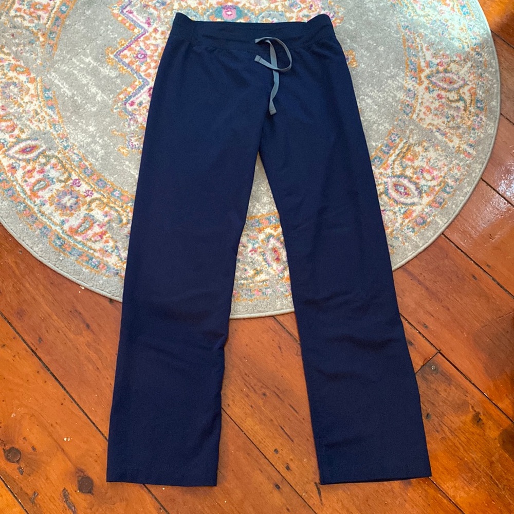 Figs size small Livingston scrub pant-gently used